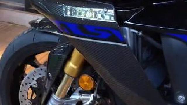 “被艾特的人一定会给你买！”#机车 #雅马哈r1