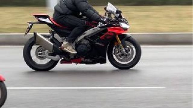 只拍白天 不拍晚上 不炸街 不扰民 做合法摩友 一起守护好的骑行环境
#机车 #摩托车 #女骑 #机