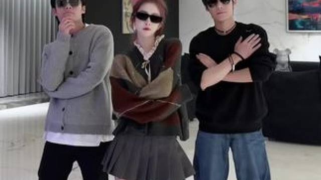 前部分编舞@疯狂小杨哥 后部分编舞@疯狂大杨哥（日常）  哈哈哈 帅不帅兄弟们