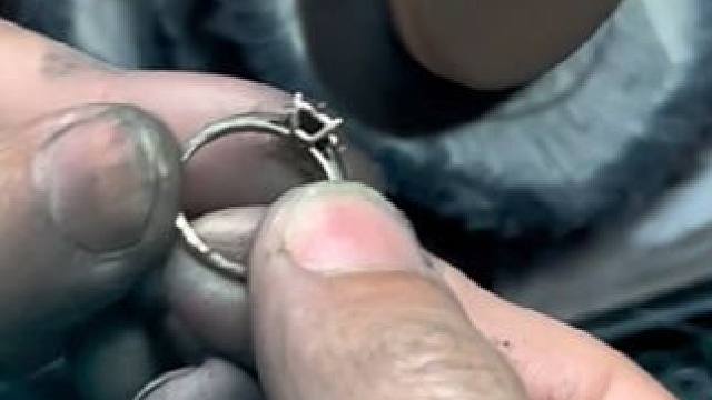 一枚完美戒指的诞生是来自不同双粗糙的手#彩色宝石 #裸石 #私人定制 #梅花戒指 #沉浸式