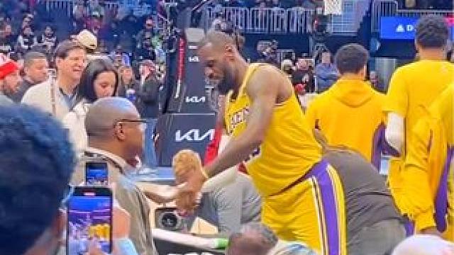 没想到最该轮休的老詹还在背靠背