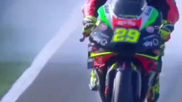 #摩托车比赛 #大神控车 #压弯 #滑胎过弯 #专业动作请勿模仿