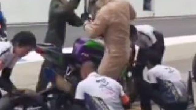 #摩托车比赛 #专业动作请勿模仿 #压弯 #大神控车 #贴地飞行