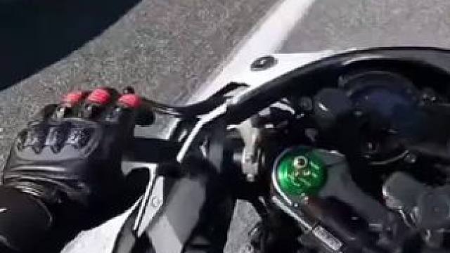 小弟被欺负了叫来大哥报仇。  #川崎h2追高铁 #一生热爱机车难回头 #川崎h2c #机车控 #每个