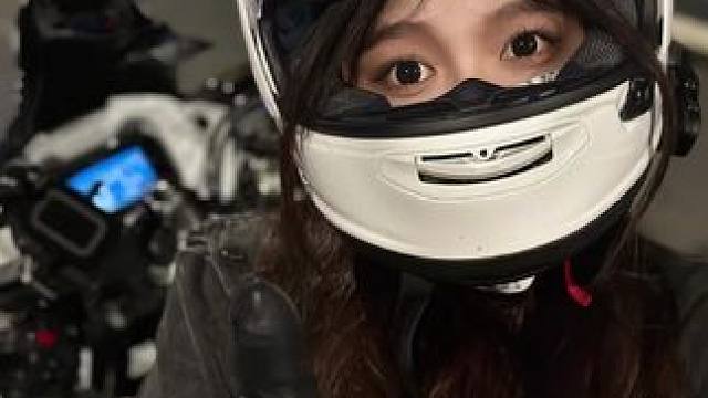 快过年了 发现自己也不是一无所有 至少我还有脸回家 
#bb大王 #3D花瓣环绕特效又土又爱