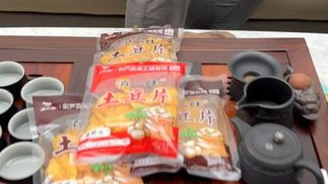 薯片还是原切的好吃，云南土豆片，选用高原土豆，炸的薄脆香酥，麻麻辣辣#土豆片#薯片#零食推荐