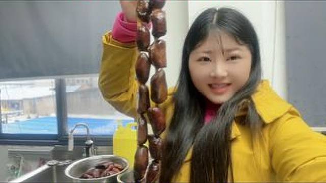 美丽今天又有口福了，品尝香肠腊肉挨个试吃，不得不说味道真赞！ #杨美丽流浪记 #美食 #香肠腊肉