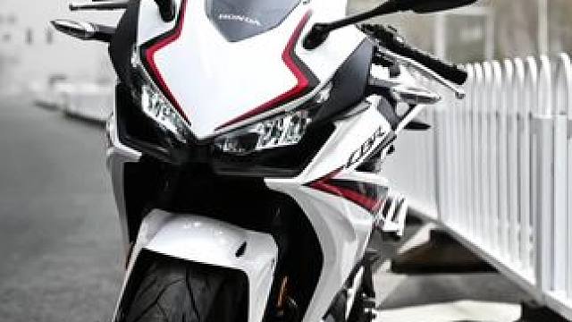 年轻人有钱还是买小车吧，#机车#仿赛 #本田cbr400r