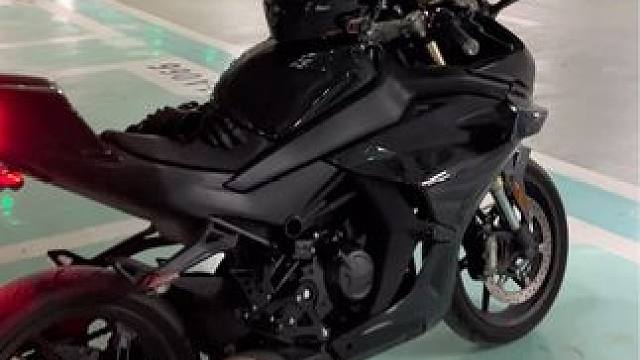 天天搞什么情情爱爱！
少年驰骋的风比黄金都贵
#机车 #450srs