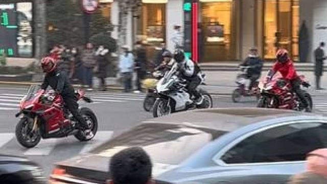 新天地偶遇杜卡迪车队，回头率拉满了#杜卡迪小助手热门