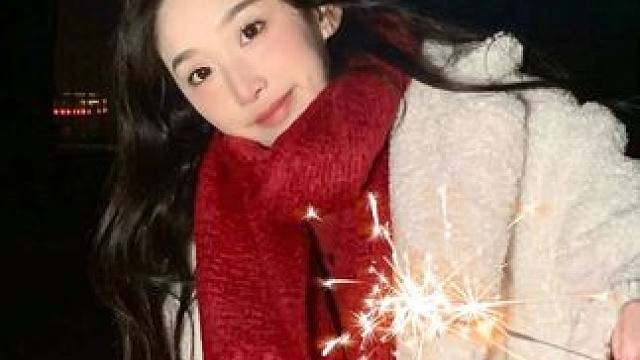 过年出门想拍烟花照，不会拍可不行！30秒教你学会哦。#烟花 #仙女棒 #新年烟花照该怎么拍 #过年