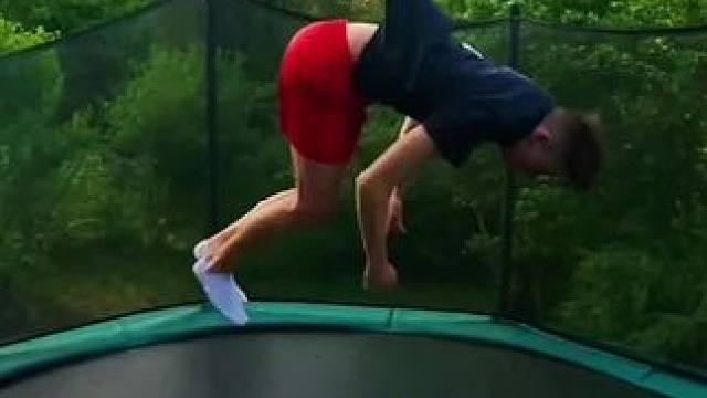 在图案里面做高难度动作，一个比一个厉害！#看一遍笑一遍 #意想不到的结局 #这操作都看傻了 #老外真