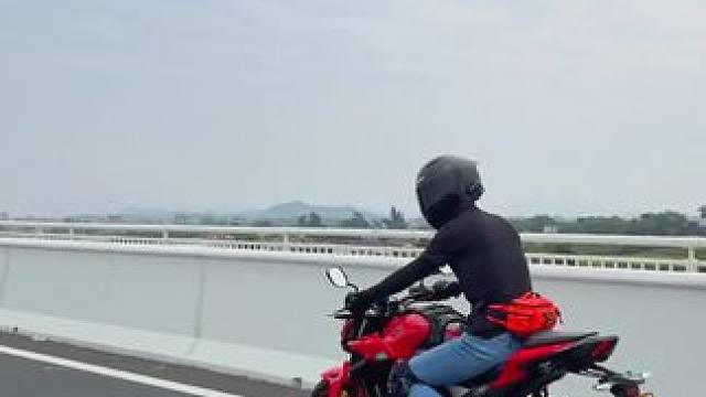 动力平顺不是肉，不信你大胆拧油门试试#cb400f #摩托车 #机车