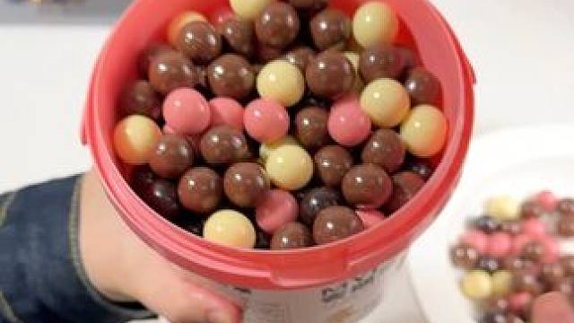 吃过一次就爱上的纯可可脂麦丽素 口感酥脆，香甜不腻，一桶还有四种口味！#麦丽素#巧克力#零食推荐