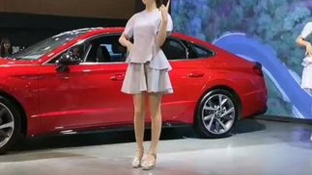 #车展模特 #模特美女 #全网笑容最治愈女孩 #邻家女孩 #你笑起来好美