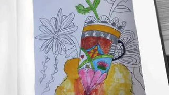 #想画就画 #爱画画的孩子 这个小朋友就爱画画，无聊时画，开心时画，不开心也画。现在熏陶的妹妹也爱画