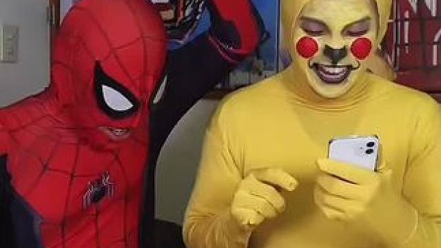 蜘蛛侠被朋友套路，结局真是太意外了！#看一遍笑一遍 #万万没想到 #脑洞大开 #这操作都看傻了 #沙