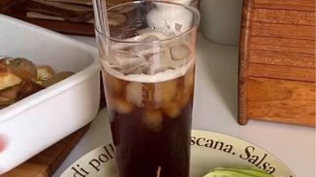 #我的厨房日记 香肠奶酪吐司卷｜搭配美式和牛油果#空气炸锅美食 #学会快去试试吧 #动手自己做美食 