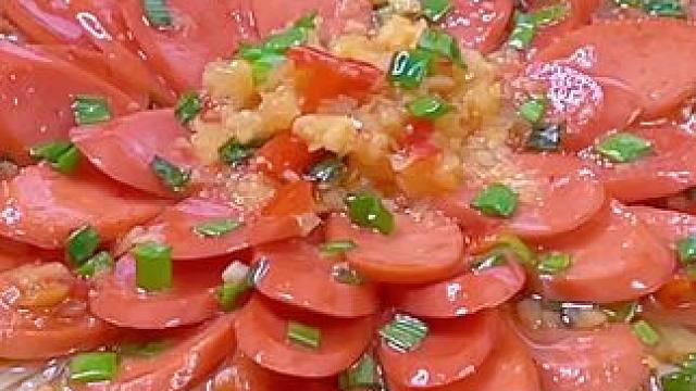 逢年过节的餐桌上，一定要做这道蒜蓉金针菇，寓意着幸福美满花开富贵