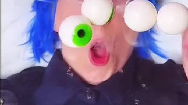 隔着一层保鲜膜大作战，一个比一个刺激！#看一遍笑一遍 #意想不到的结局 #万万没想到 #这操作都看傻