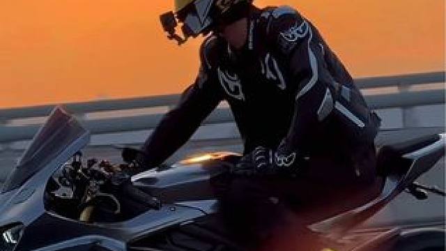 我喜欢风的透彻，像能望穿的快乐。 
#凯越450rr #betik #日落  #每一帧都是热爱 #带