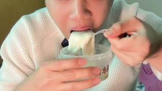 难道只有我以为广东糖水就是白糖兑水化开就是糖水吗？#真是一场酣畅淋漓的进食 #一吃一个不吱声 #广东