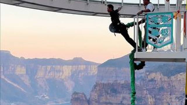 不断挑战，才是人生的意义！#蹦极蹦极 #纵身一跃 #玩的就是心跳 #宝泉崖天下