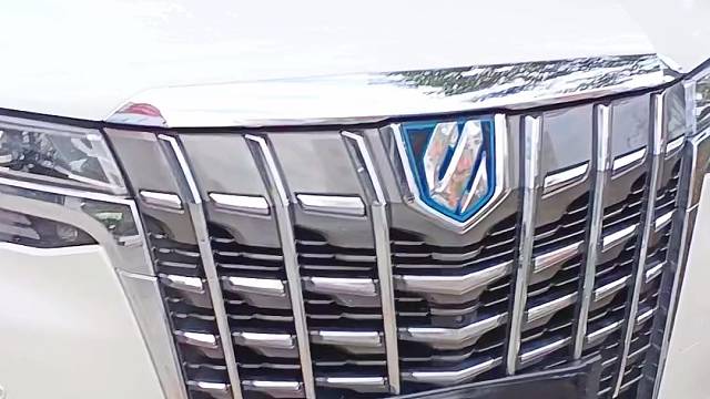 埃尔法安装防拆抗屏蔽GPS定位防盗系统，开启屏蔽器自动锁车，换卡、抠卡、干扰锁车报警到手机