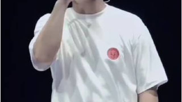 “这世上从不缺让人心动得新鲜感 但长久的陪伴实属难得.”#陈奕迅