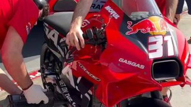 准备起飞#专业动作请勿模仿 #赛道 #摩托车比赛