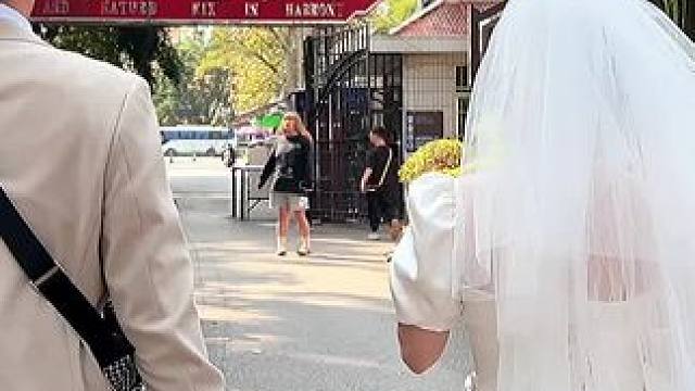 #摄影约拍 #婚纱摄影 #东南亚风情 #西双版纳写真 #邹邹的摄影工作室 花卉园婚纱拍摄，人少，拍视