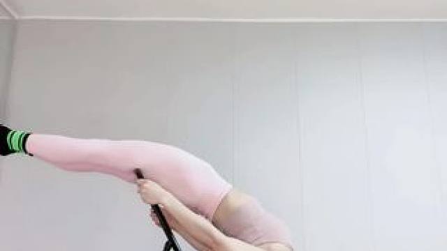 #一字马 #自律遇见更好的自己 #瑜伽 #我的瑜伽生活 世界是否美好，不在于世界，在于你