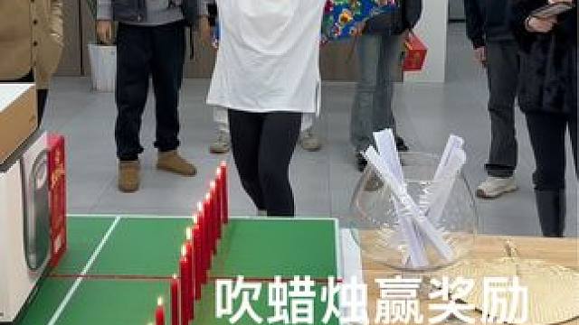 吹蜡烛赢奖励挑战，老板越来越抠门#搞笑#办公室游戏#抠门老板