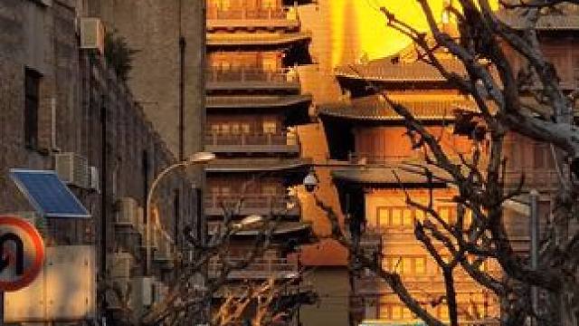 夕阳下的静安寺 
#金碧辉煌 #静安寺