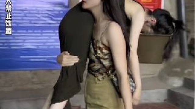 过年聚会有了这个酒桌卡牌就问你怕不怕！#聚会游戏 #酒桌游戏 #金杯杯之战 #云顶之奕 #聚会卡牌