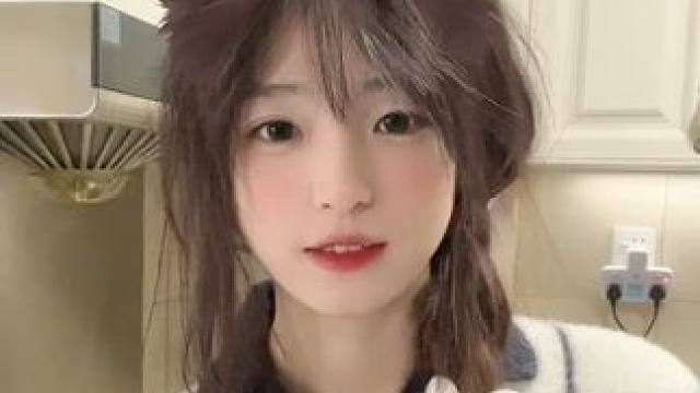 一点点喜欢 #甜妹  #养老院日常  #麻花辫