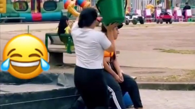 嚇死地球人，泼水祈福