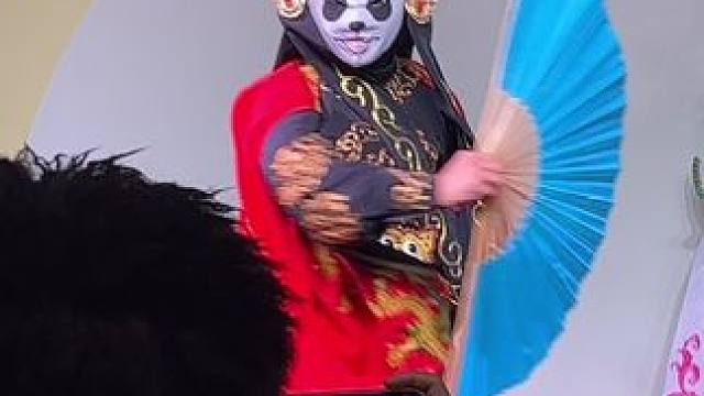 #川剧 #变脸川剧歌曲 #不一样的年味儿 #国潮风 #民风民俗 来戏蝶剧社·川剧变脸表演盖碗茶(春熙