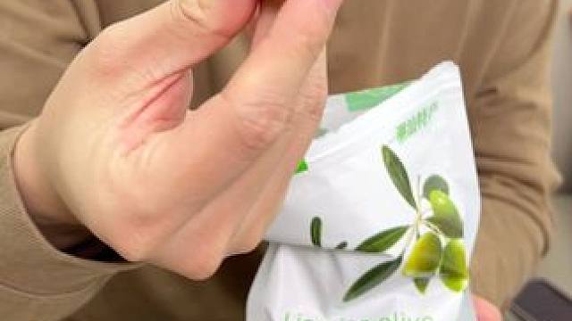 我建议男生都可以试试这个甘草橄榄，口感爽脆，清清甜甜，吃完还会回甘#甘草橄榄#橄榄#零食推荐