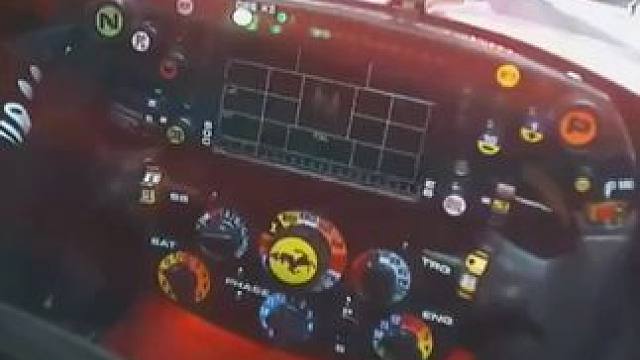 #f1 #法拉利 #汉密尔顿 #dou是好车 2025年汉密尔顿头盔转播画面，我们将会看到这个