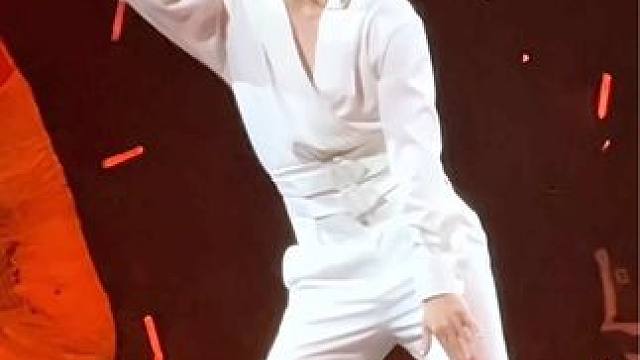 广州你好！让我们小周为大家带来一首(不那么标准的)粤语唱跳《护花使者》 #周震南 #周震南演唱会 #