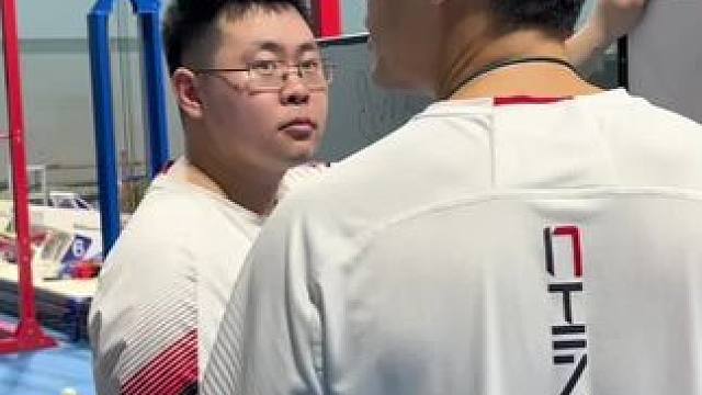 这是令我感到触动的的一个片段，运动员取得成功的背后，是一个团队彼此信任，乐于分享，积极交流的共同成果