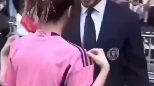 老外他竟然不秃头，好神奇