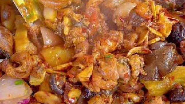 山城柴火鸡，有68 家直营店！199 元 6 人餐，鲜鲜鸡肉+丰富配菜，朋友们聚餐的最佳选择！左下角