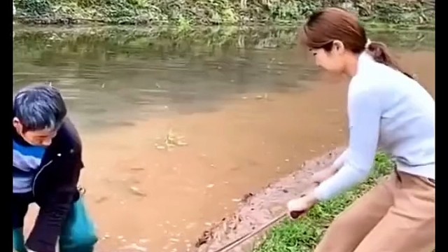 四川人叫保坎，防漏水，蓄水用的