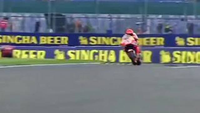 #摩托车比赛 #93号马奎斯 #压弯 #贴地飞行 #封闭场地请勿模仿