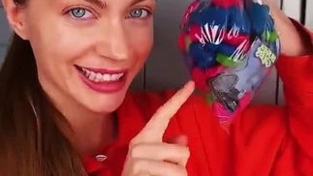 为了能偷吃到保安软糖，把它们放在沸水中融化！#看一遍笑一遍 #这操作都看傻了 #老外迷惑行为 #老外