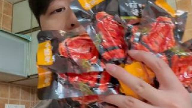 新年聚会一定要备点卤鸭翅，肉质紧实，香香辣辣，鲜嫩入味，过年期间也不停发#鸭翅#卤鸭翅#零食推荐#年