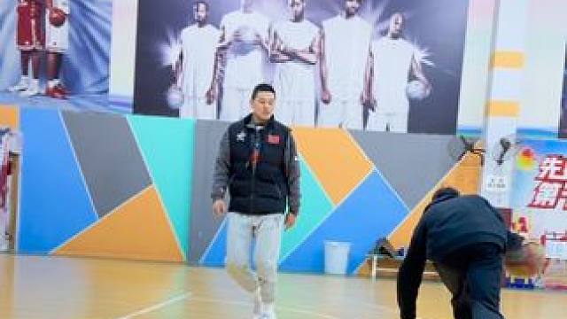 #篮球 #日常训练 #一分钟干货教学 
结合锥桶强化球性
｜运球加速推锥桶
｜运球放锥桶结合绕拿
｜