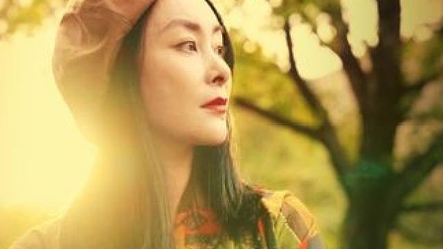 快过年了，远方的人儿还好吗。 #变装 #扔酒瓶 #张学友秋意浓 #思念 #港风